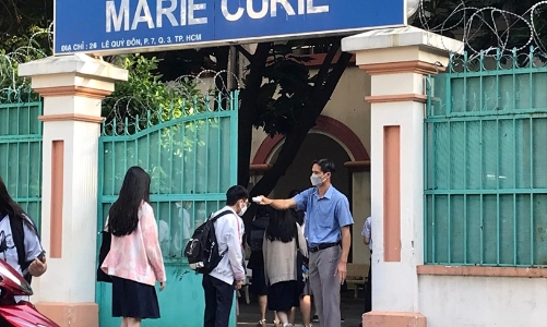 TP.HCM: Học sinh từ lớp 7 trở lên sẽ đi học từ ngày 04/01/2022
