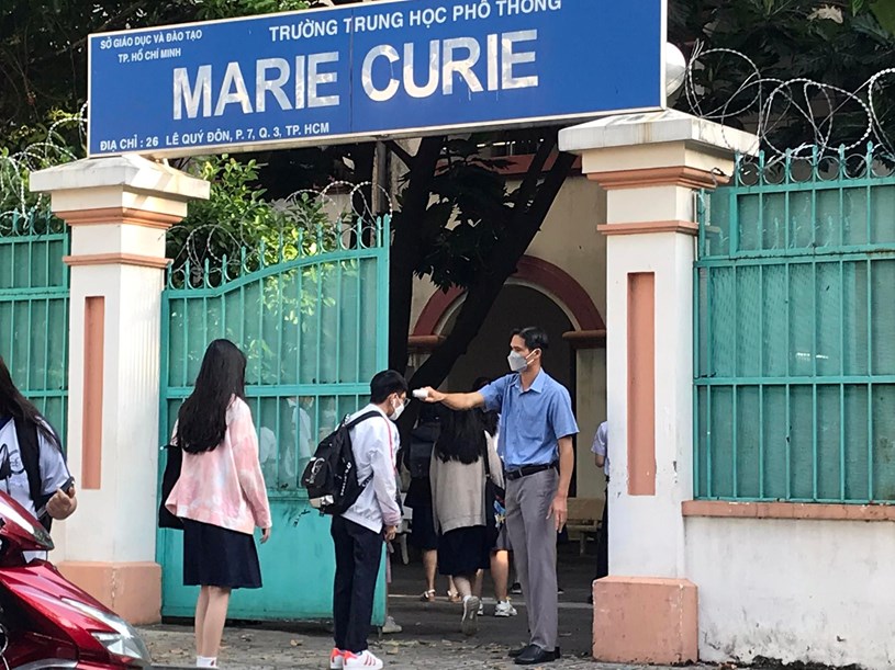 Học sinh các khối lớp 9 và 12 tại TP.HCM đã đi học lại từ ngày 13/12/2021.