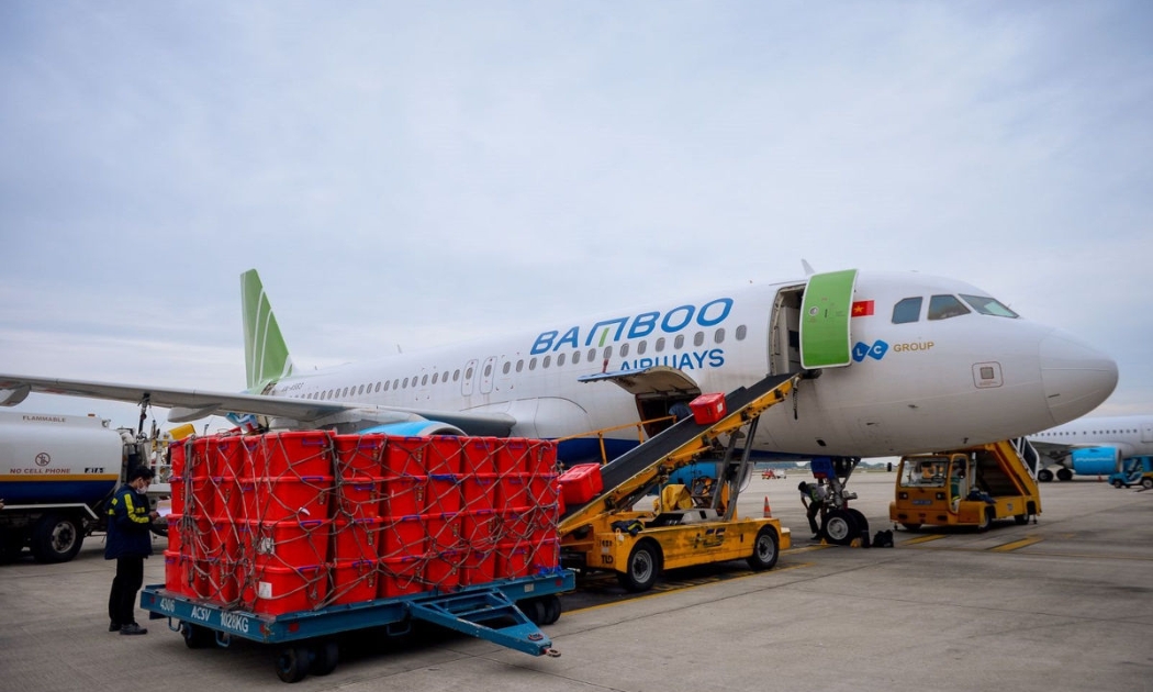 Bamboo Airways vận chuyển hàng hóa, thiết bị y tế… tới các điểm nóng về dịch bệnh tại Việt Nam .