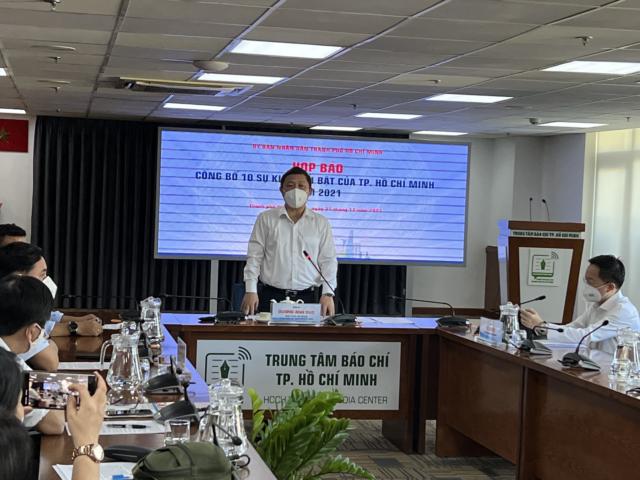 Sáng 31/12, Phó Chủ tịch UBND TP.HCM Dương Anh Đức đã chủ trì buổi lễ công bố 10 sự kiện nổi bật năm 2021 của thành phố. 