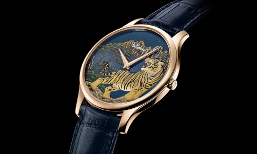 Cận cảnh chiếc đồng hồ cho năm 