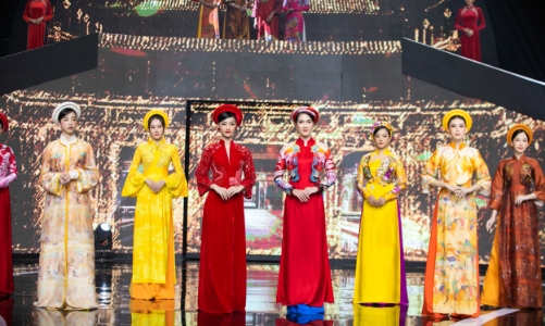 Dàn Hoa, Á hậu hội tụ với BST áo dài tái hiện dòng tranh bị lãng quên