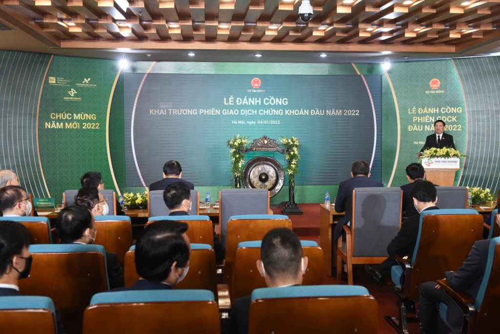 Lễ đánh cồng khai trương phiên giao dịch chứng khoán đầu năm đã diễn ra tại Sở Giao dịch Chứng khoán Hà Nội (HNX) sáng 4/1/2022