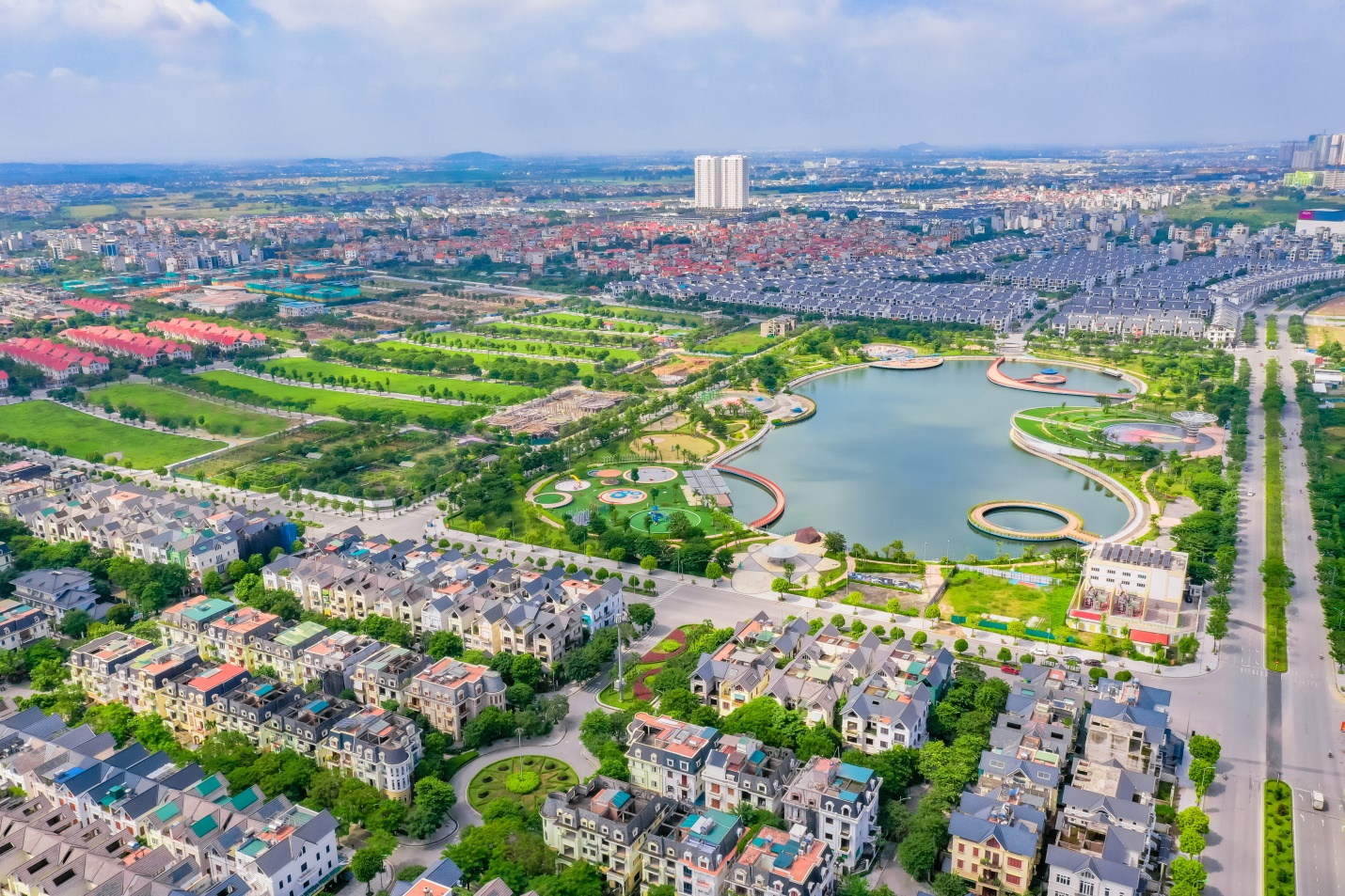 Bất động sản tiếp tục là “ngôi sao” hút dòng tiền dịp cuối năm.