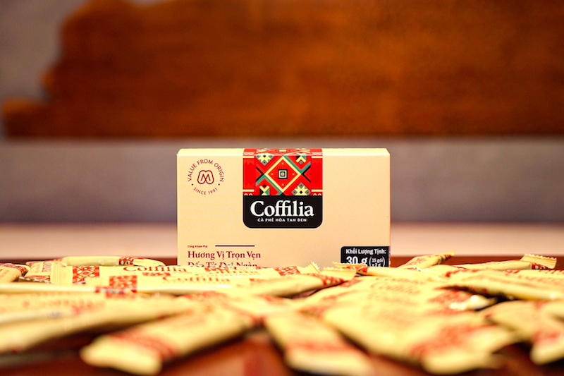 Vị đăng đắng, đầm đậm trên đầu lưỡi, hương cà phê đen lan tỏa của Coffilia Hoà tan đen khiến cho người thưởng thức không khỏi ngất ngây.