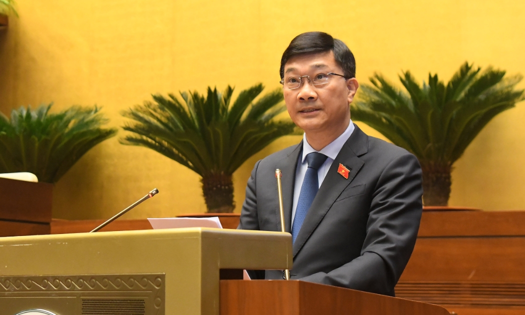 Chủ nhiệm Ủy ban Kinh tế của Quốc hội Vũ Hồng Thanh trình bày báo cáo thẩm tra chủ trương đầu tư dự án xây dựng công trình đường bộ cao tốc Bắc - Nam phía Đông giai đoạn 2021-2025.