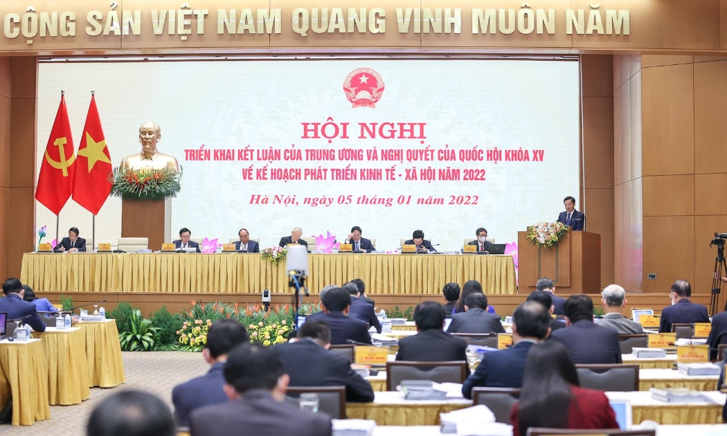 Phó Thủ tướng Lê Minh Khái trình bày dự thảo Nghị quyết về những nhiệm vụ, giải pháp chủ yếu cải thiện môi trường kinh doanh, nâng cao năng lực cạnh tranh quốc gia năm 2022 - Ảnh: VGP.