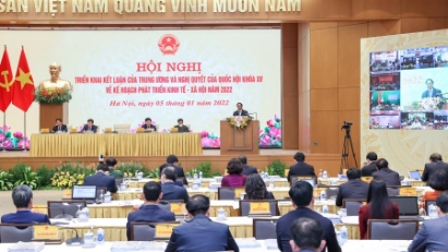 PM identifies socio-economic risks and challenges