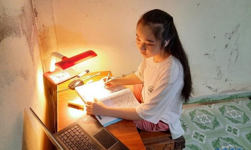 Ủy ban MTTQ Việt Nam thành phố Hà Nội phân bổ hơn 8,69 tỷ đồng mua máy vi tính cho học sinh nghèo