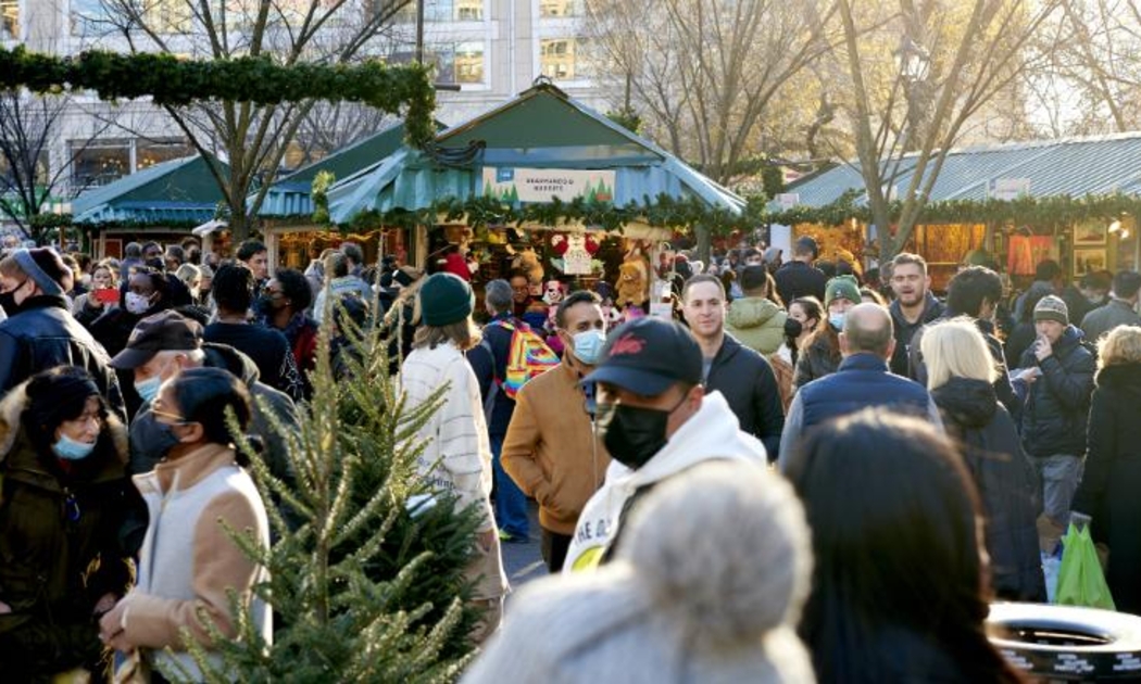 Một khu chợ Giáng sinh ở New York hôm 12/12 - Ảnh: Getty/CNN Business.