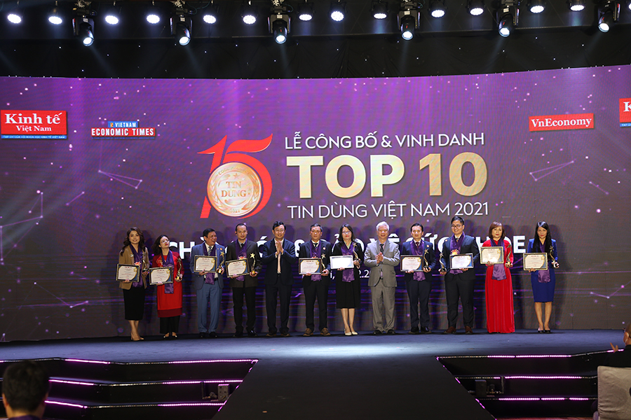 Nhãn hàng Long huyết P/H của Đông Dược Phúc Hưng được vinh danh tại buổi lễ.