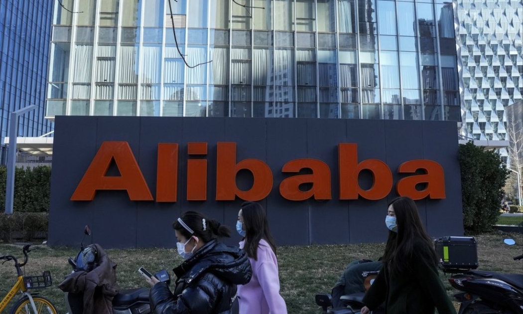Alibaba lĩnh án phạt kỷ lục vào tháng 4/2021 với cáo buộc kinh doanh độc quyền - Ảnh: AP