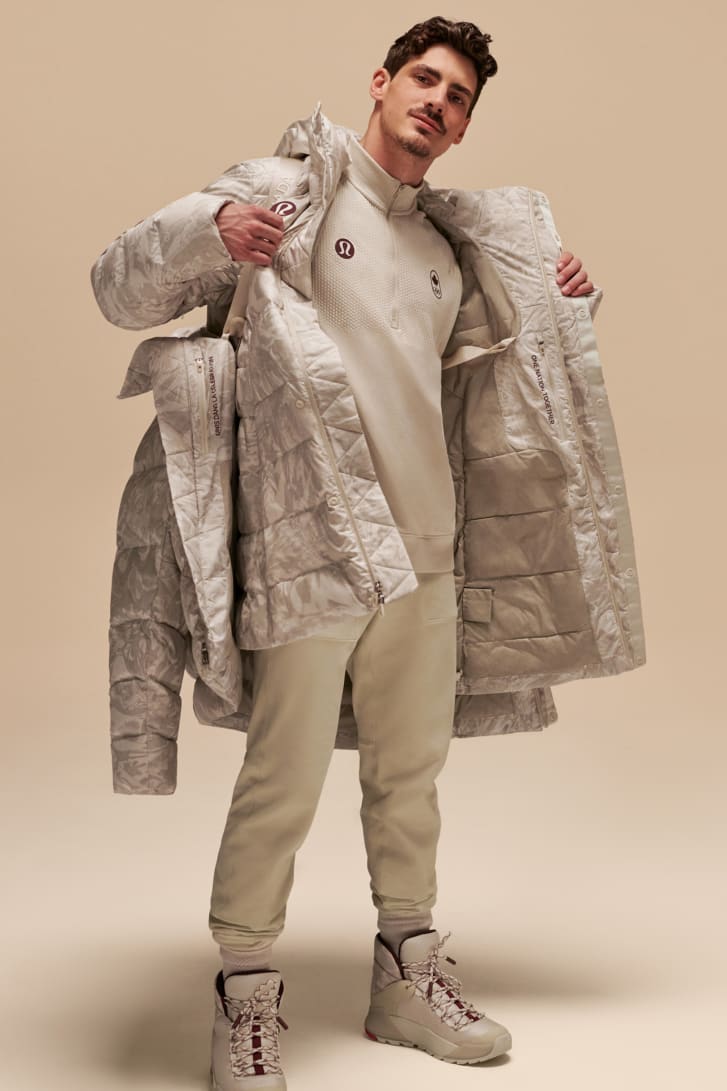 Những bộ trang phục m&agrave;u kem của đội Canada th&igrave; được thiết kế theo hướng c&ocirc;ng nghệ với chất liệu dệt c&aacute;ch nhiệt.