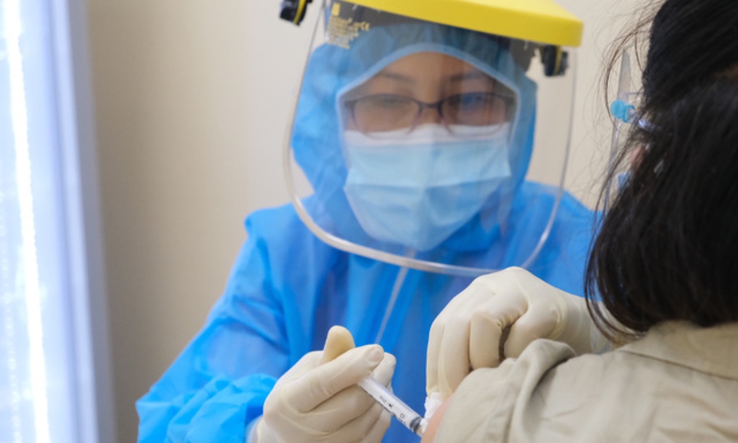 Một người có thể cần tiêm đến 7 mũi vaccine