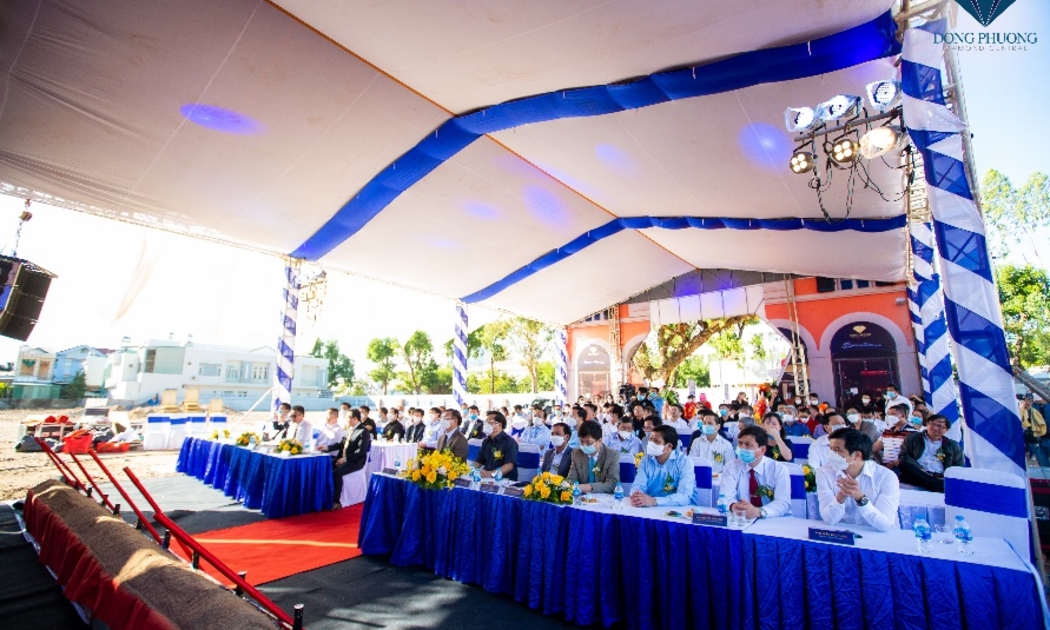 Lễ khởi công và ra mắt dự án Đông Phương Diamond Central thu hút đông đảo khách hàng quan tâm tham dự.