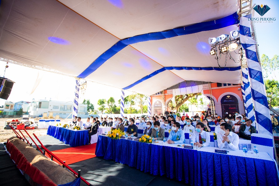 Lễ khởi công và ra mắt dự án Đông Phương Diamond Central thu hút đông đảo khách hàng quan tâm tham dự.