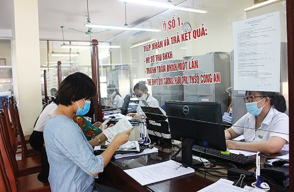 Cắt giảm danh mục ngành nghề đầu tư, kinh doanh có điều kiện và cải cách điều kiện kinh doanh.