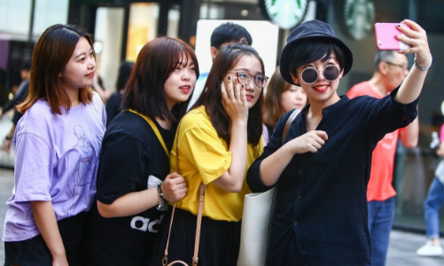 Thế hệ gen Z “nắm giữ” tương lai tiêu dùng