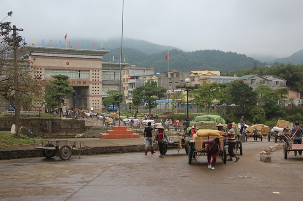 Khôi phục thông quan tại các cửa khẩu, lối mở biên giới Móng Cái.