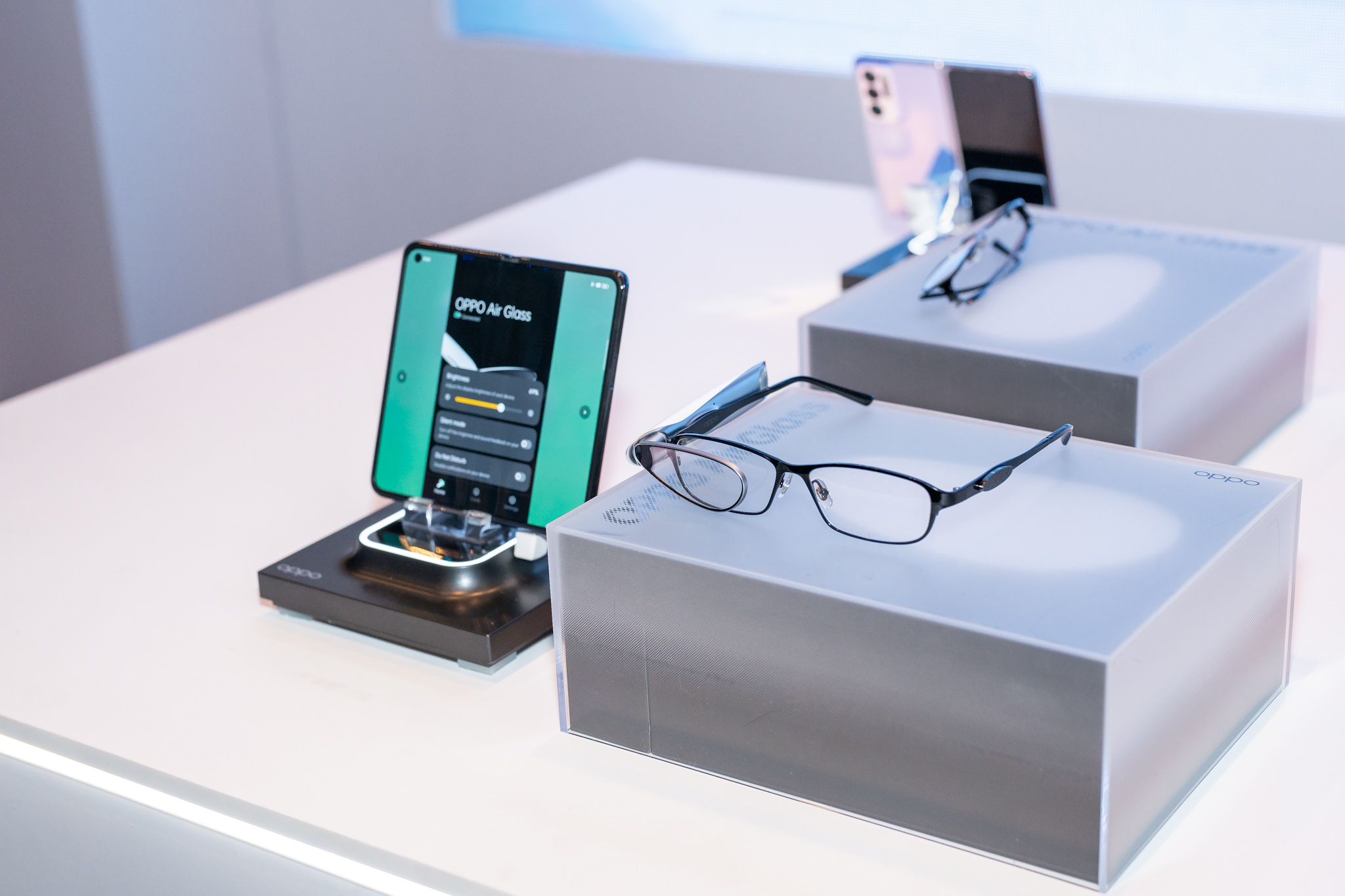 OPPO Air Glass lần đầu tiên được trưng bày và trải nghiệm tại Triển lãm Công nghệ Tech Expo trong khuôn khổ Lễ trao giải Tech Awards 2021.
