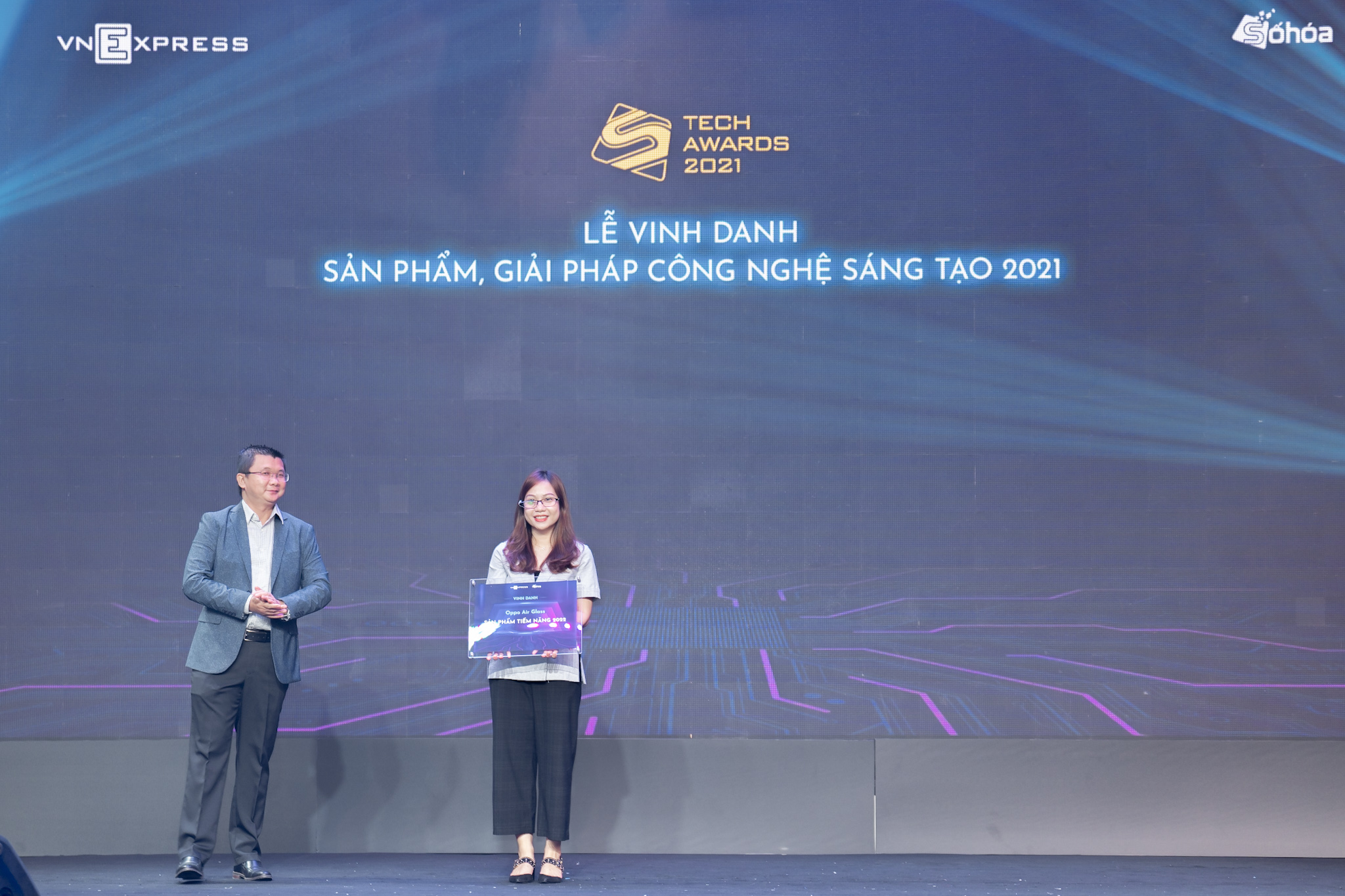 OPPO Air Glass được vinh danh Sản phẩm tiềm năng 2022 tại Giải thưởng Sản phẩm Công nghệ Sáng tạo - Lễ trao giải Tech Awards 2021.