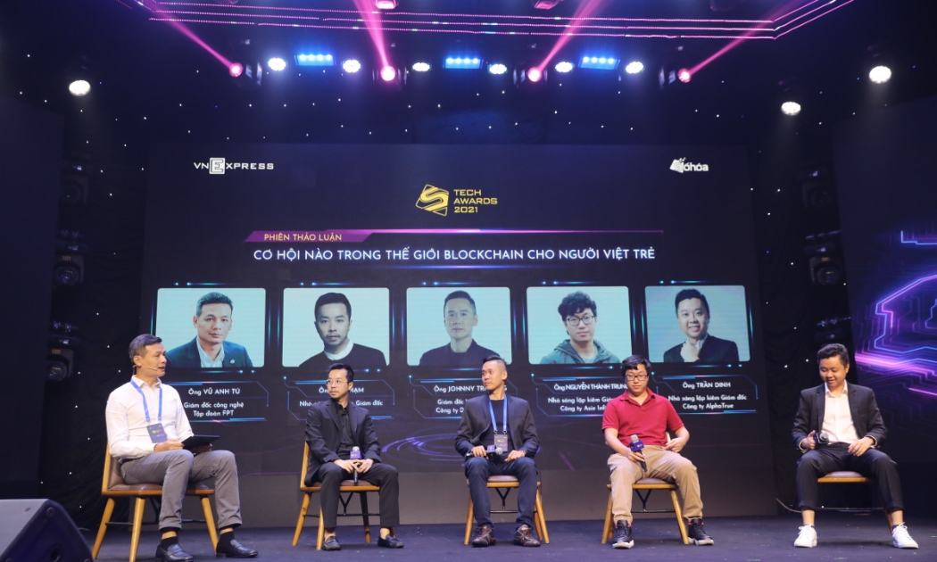 Các diễn giả tham gia tọa đàm Cơ hội nào trong thế giới Blockchain cho người Việt trẻ tại Tech Summit 2022.