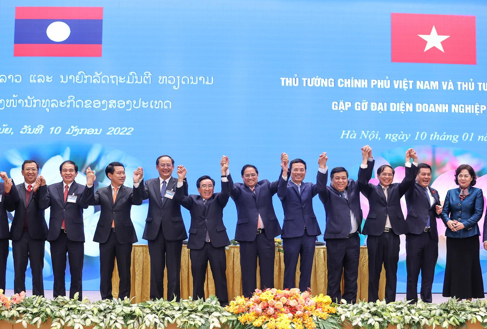 Cuộc gặp đặc biệt lần đầu tiên được tổ chức và có ý nghĩa quan trọng đối với việc tăng cường tính kết nối, bổ trợ giữa hai nền kinh tế Việt Nam - Lào - Ảnh: VGP
