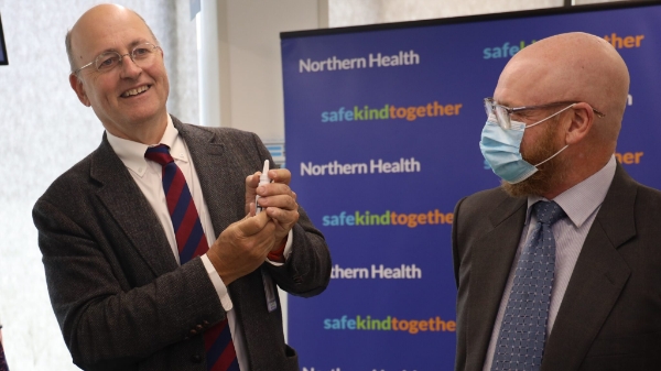 Australia sắp thử nghiệm lâm sàng thuốc xịt ngừa lây nhiễm Covid-19