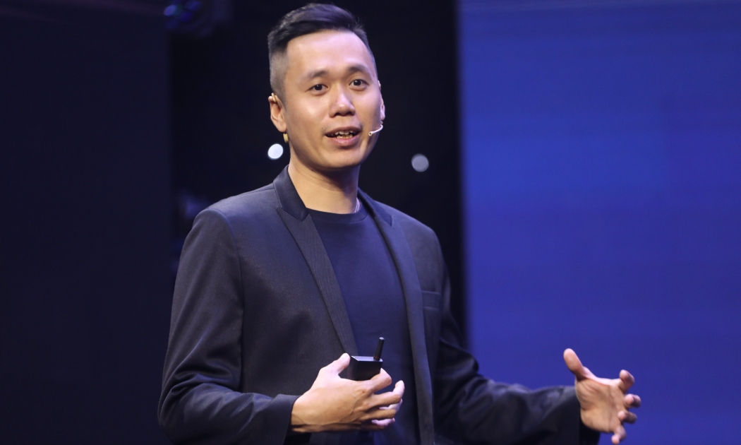 Cũng tại Tech Summit 21, ông Johnny Trí Dũng - CMO của DecomWings phân tích, blockchain gồm ba loại hình public, consortium và private..