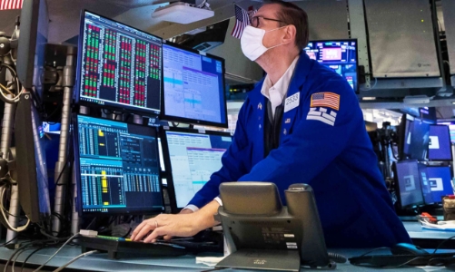 S&P 500 giảm liền 5 phiên, giá dầu đi xuống, Bitcoin vẫn trượt dốc