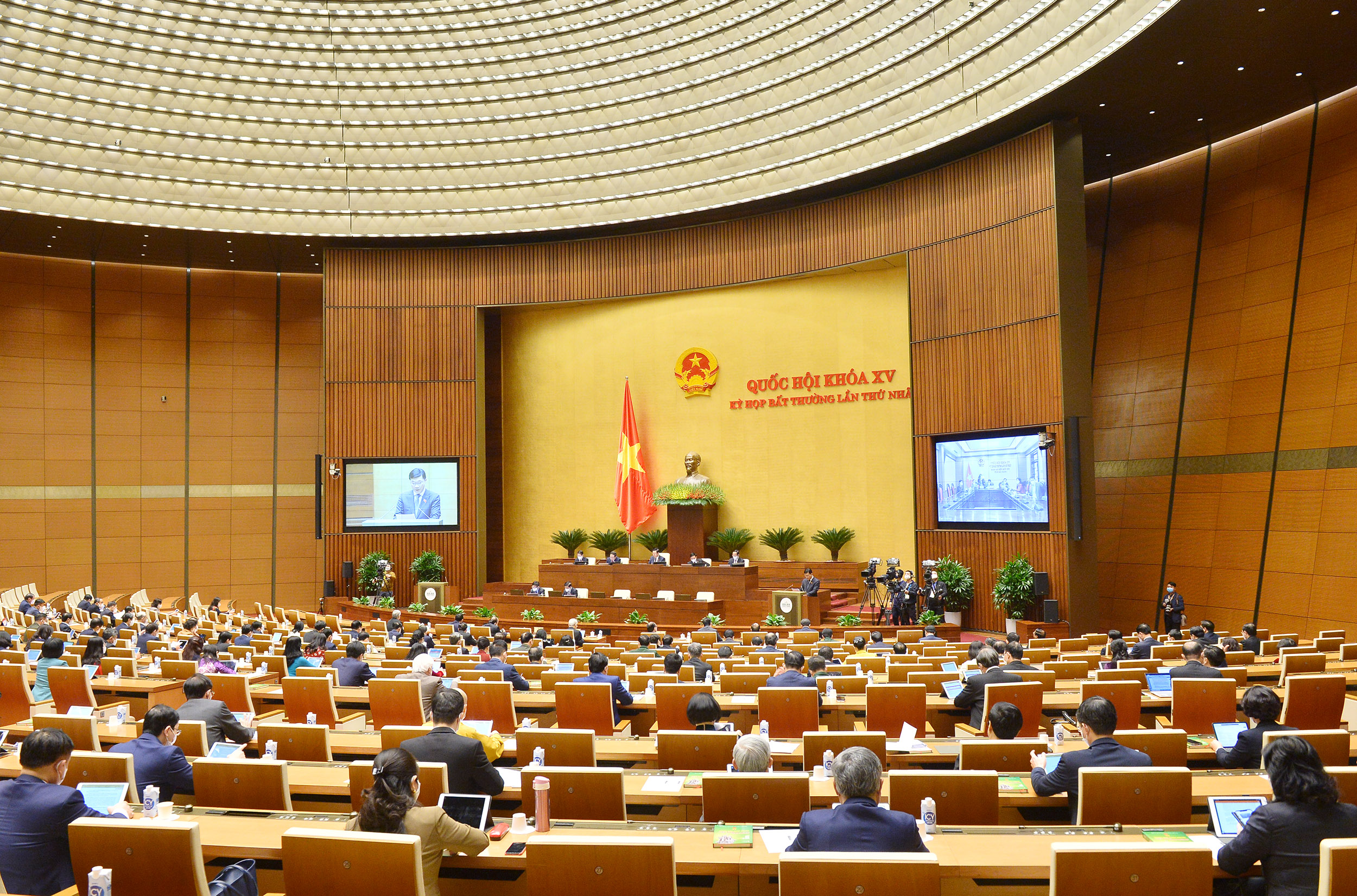 Quốc hội họp về nội dung biểu quyết thông qua Luật sửa đổi, bổ sung một số điều của 9 Luật - Ảnh: Quochoi.vn