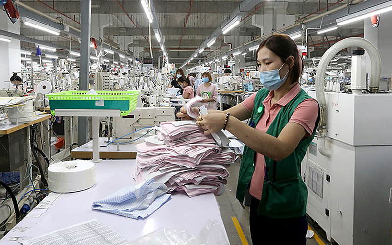 Ngay từ đầu năm, ngành thuế tập trung triển khai các giải pháp hỗ trợ người nộp thuế, góp phần giúp người nộp thuế duy trì, phục hồi sản xuất kinh doanh.