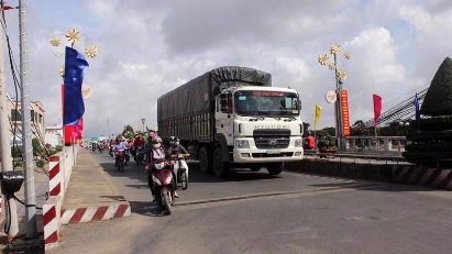 MoT prioritizing two key projects through An Giang