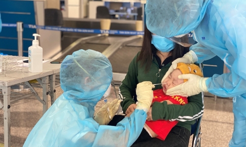 Cộng chi phí test nhanh Covid -19 vào giá vé máy bay quốc tế