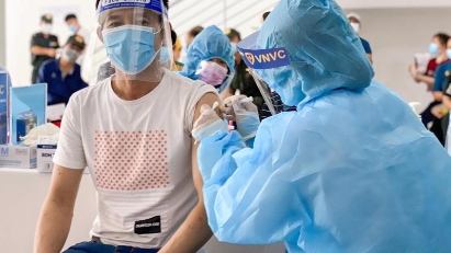 PM seeks speeding up of vaccinations