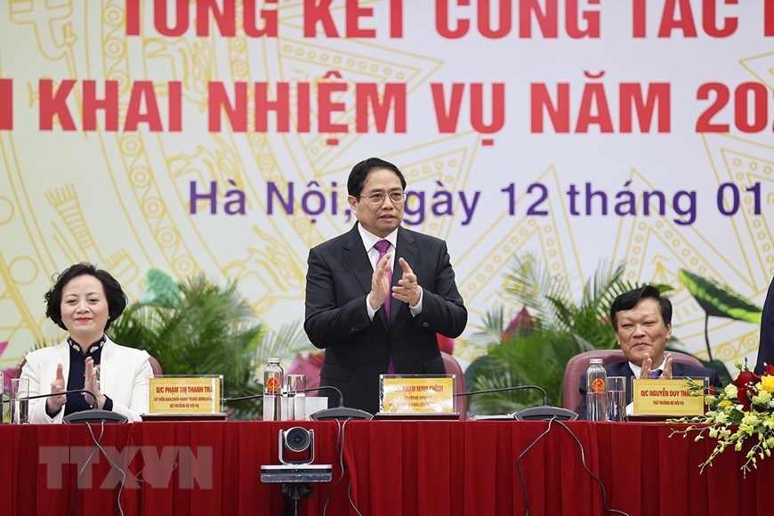 Thay mặt Đảng, Nhà nước, Thủ tướng đánh giá cao những nỗ lực, cố gắng, trách nhiệm của tập thể lãnh đạo, cán bộ, công chức, viên chức, người lao động toàn ngành Nội vụ, ghi nhận và biểu dương những kết quả đã đạt được trong năm qua - Ảnh: TTXVN