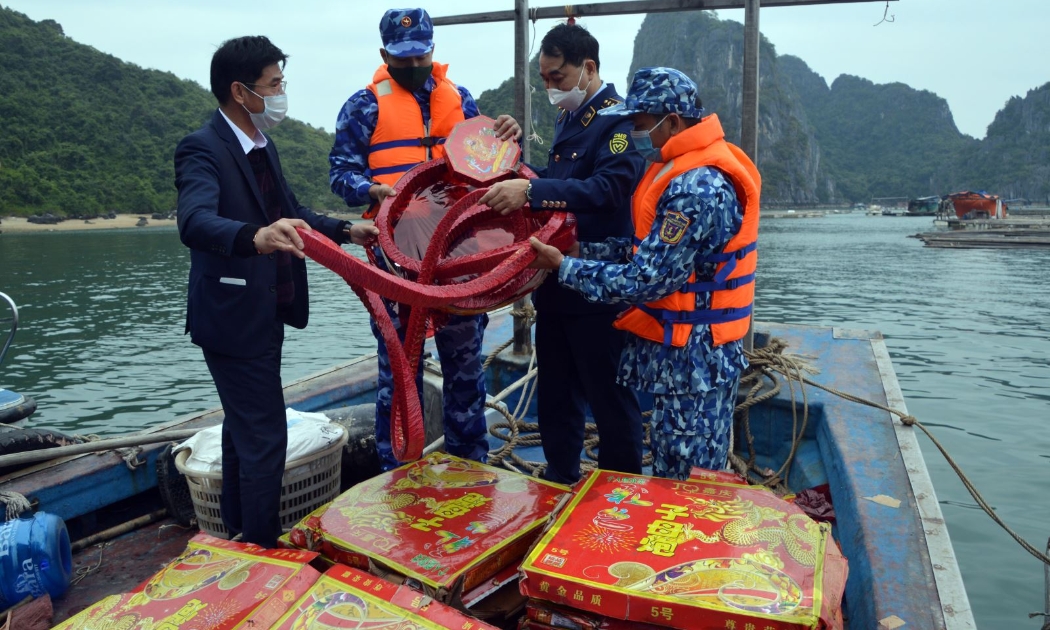 Pháo lậu theo đường biển vào Việt Nam bị lực lượng cảnh sát biển bắt giữ trong sáng 12/1