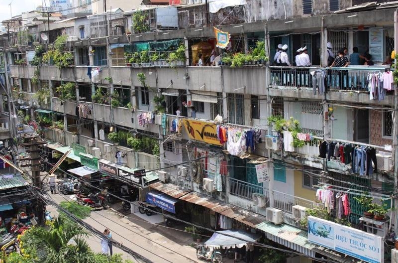 HCMC to knock down and replace old apartment blocks