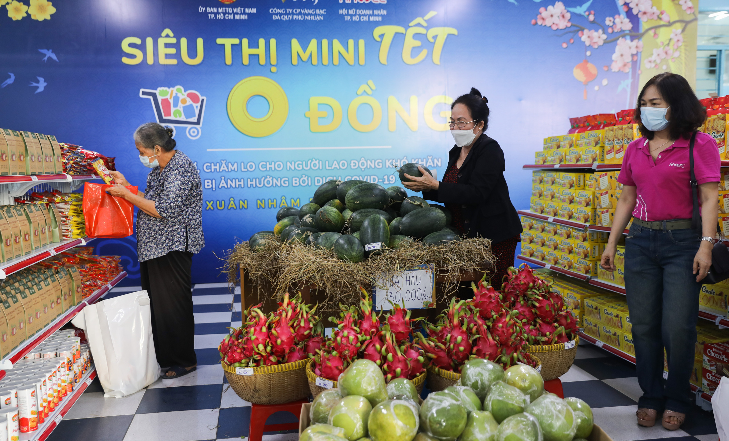 Hàng hoá Tết Nhâm Dần 2022 tại TP.HCM: Không lo giá tăng - Ảnh 1