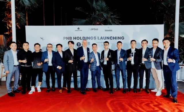 Ông Michele D’Ercole, Chủ tịch Phòng Thương mại Ý tại Việt Nam (ICHAM), cùng các doanh nhân tham dự sự kiện.