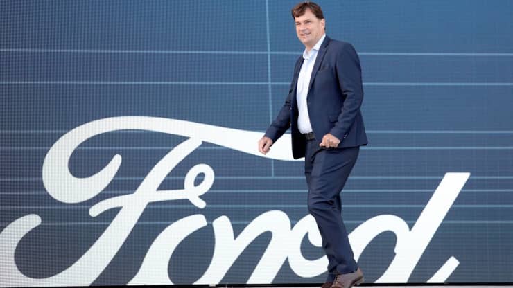 CEO Jim Farley của Ford - Ảnh: Reuters.