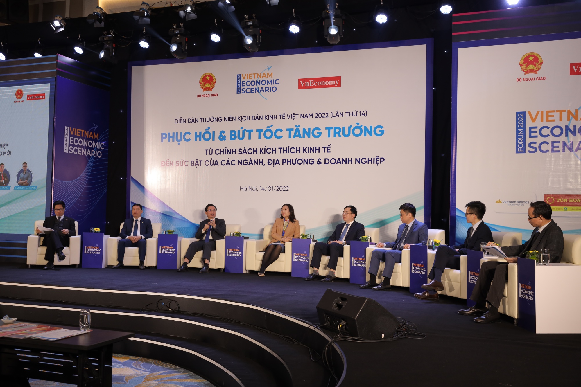 Toàn cảnh phiên thảo luận tại Diễn đàn Kịch bản Kinh tế Việt Nam thường niên năm 2022 - Ảnh: Chu Xuân Khoa