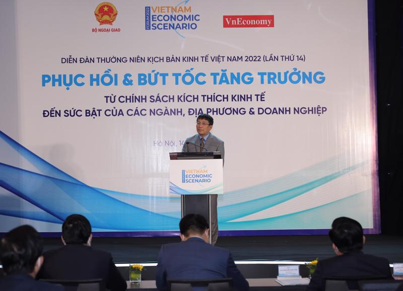 Thứ trưởng Bộ Ngoại giao Nguyễn Minh Vũ phát biểu tại Diễn đàn thường niên kịch bản kinh tế Việt Nam 2022. Ảnh: Chu Xuân Khoa