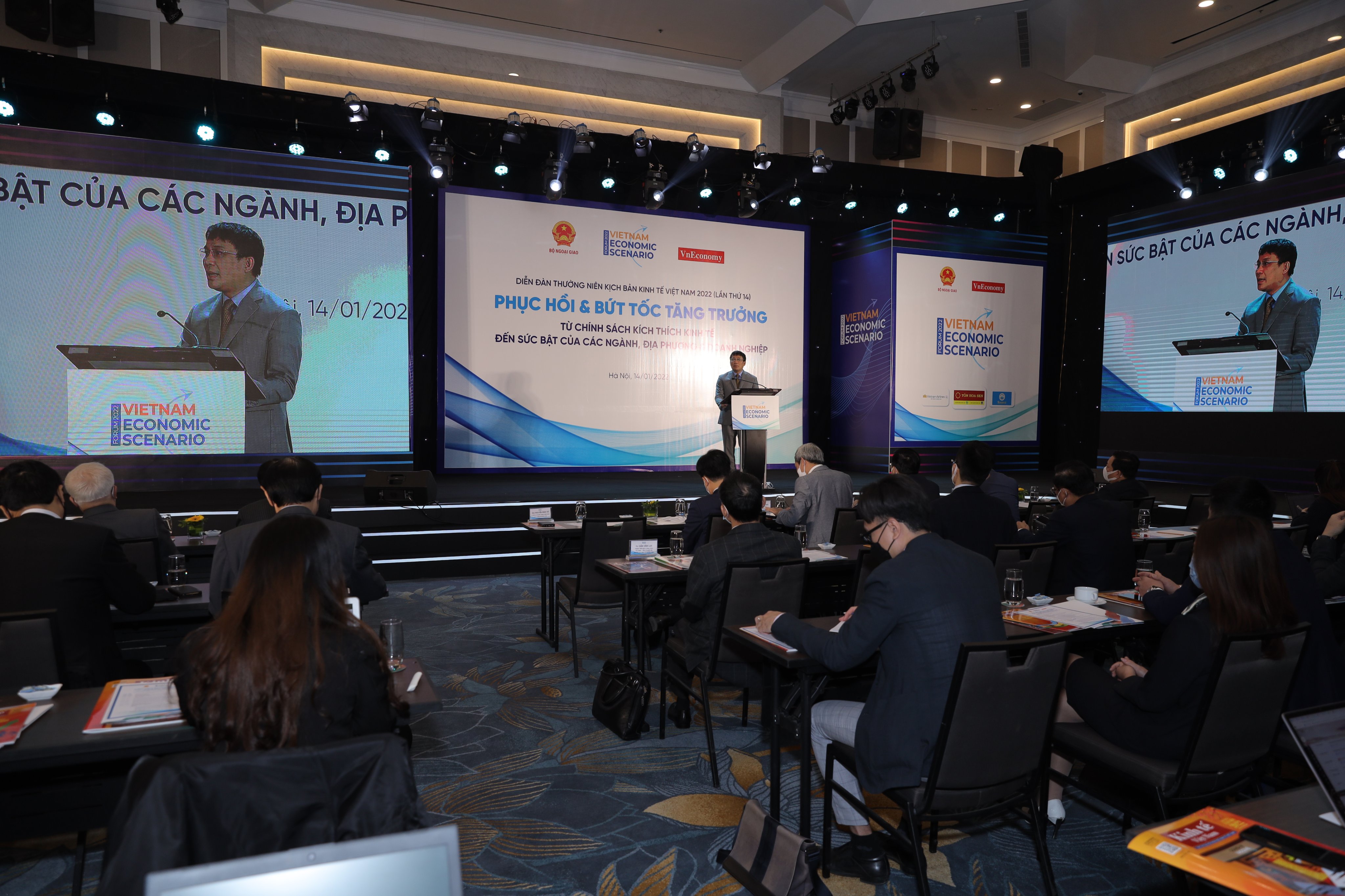 Diễn đ&agrave;n thường ni&ecirc;n kịch bản kinh tế Việt Nam 2022 lần thứ 14 s&aacute;ng ng&agrave;y 14/1 do Tạp ch&iacute; Kinh tế Việt Nam tổ chức.
