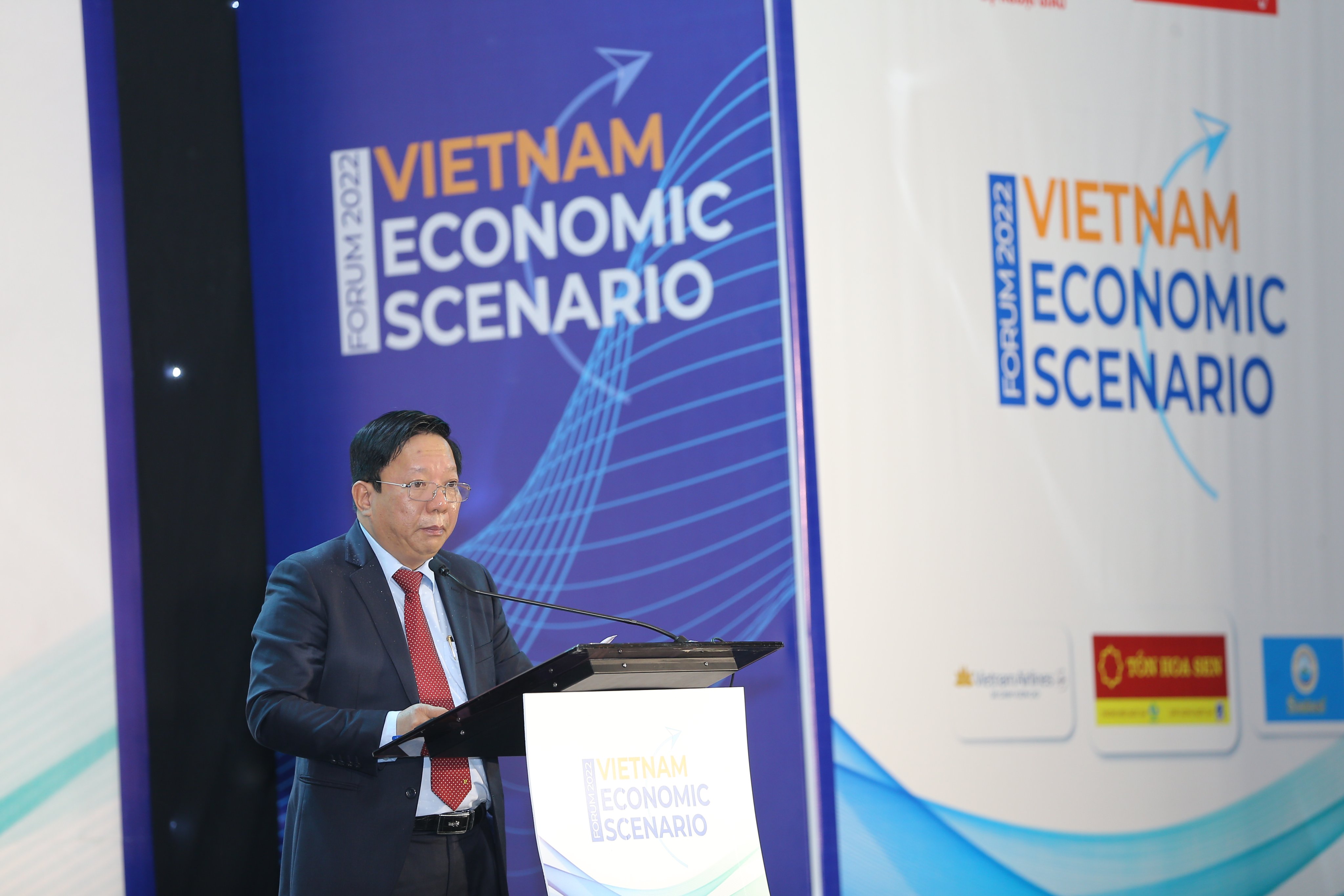 Ông Nguyễn Đức Thọ, Phó Chủ tịch UBND Thành phố Hải Phòng phát biểu tại Diễn đàn thường niên kịch bản kinh tế Việt Nam 2022. Ảnh: Chu Xuân Khoa