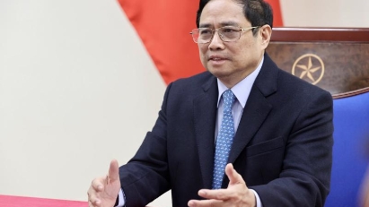 PM holds phone discussion with Chinese counterpart
