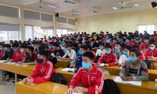 Hơn 70.000 sinh viên không thể ra trường đúng hạn trong năm 2021