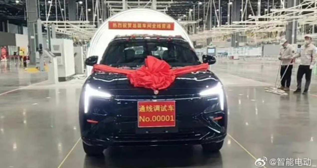 Sau nhiều lần trì hoàn, cuối cùng SUV chạy điện Hengchi 5 đầu tiên cũng đã rời nhà máy Thiên Tân.