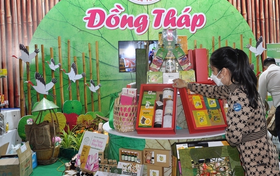 Sản phẩm nông sản của tỉnh Đồng Tháp được giới thiệu tại hội thảo- Ảnh: CT.