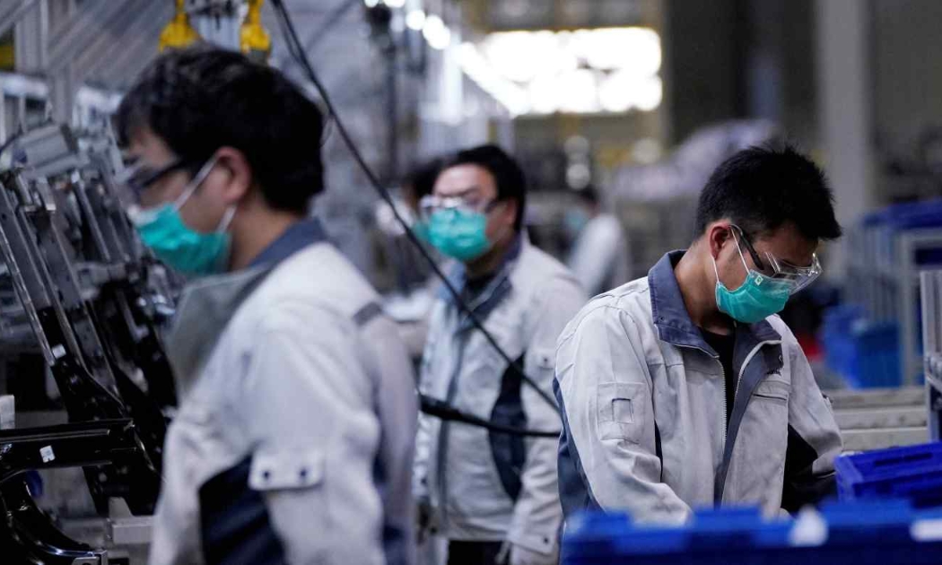 Tăng trưởng của Trung Quốc vượt dự báo của các nhà phân tích - Ảnh: Reuters